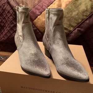 NIB Coconuts by Matisse “Dotty” Grey Bootie